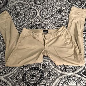 American eagle skinny khaki pants size 9/10